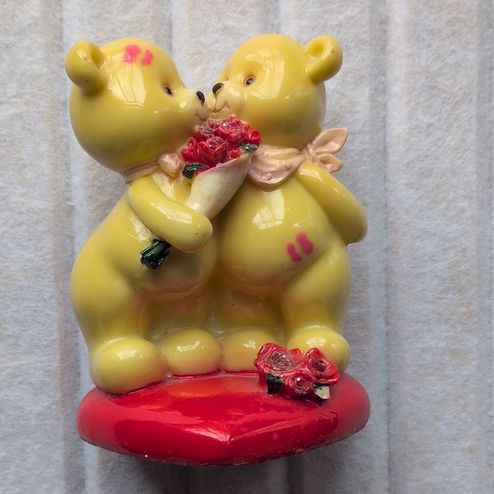 vintage Yellow Bear Couple Ceramic Figurine‎ Flowers Heart Base Valentine's Day